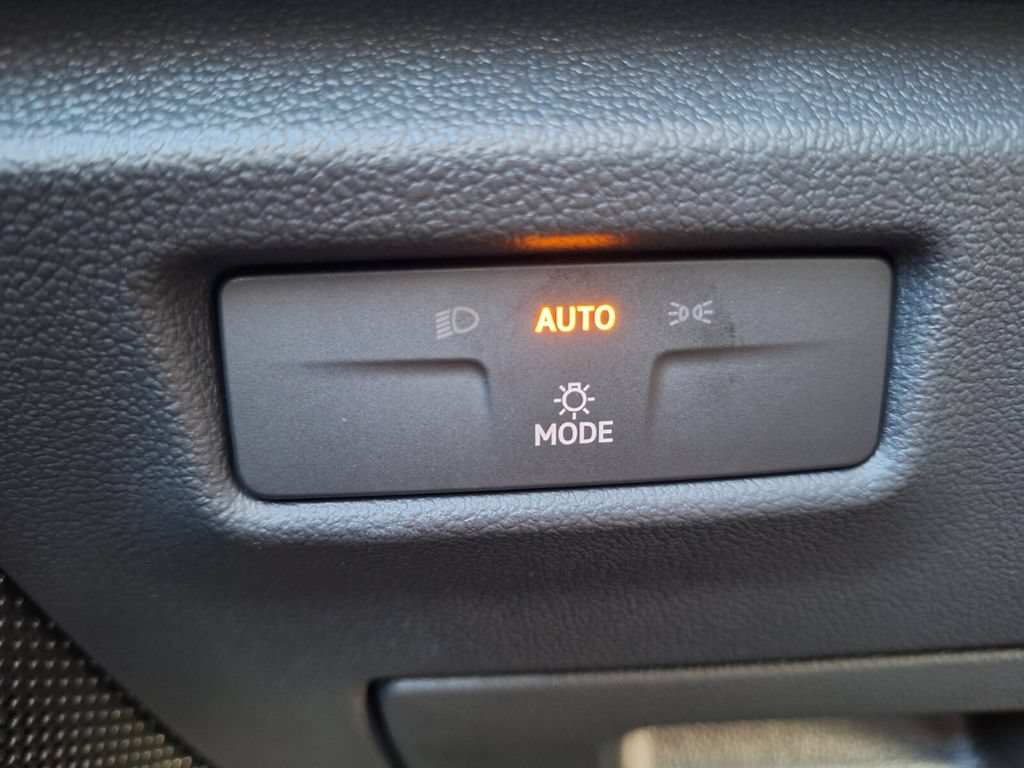 Used 2026 Volkswagen Tiguan SE FWD image 12