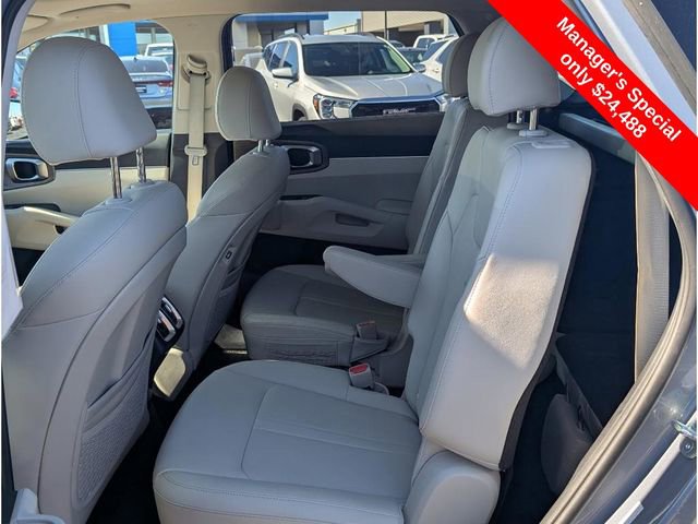 Used 2023 Kia Sorento EX w/ Panoramic Sunroof Package image 9