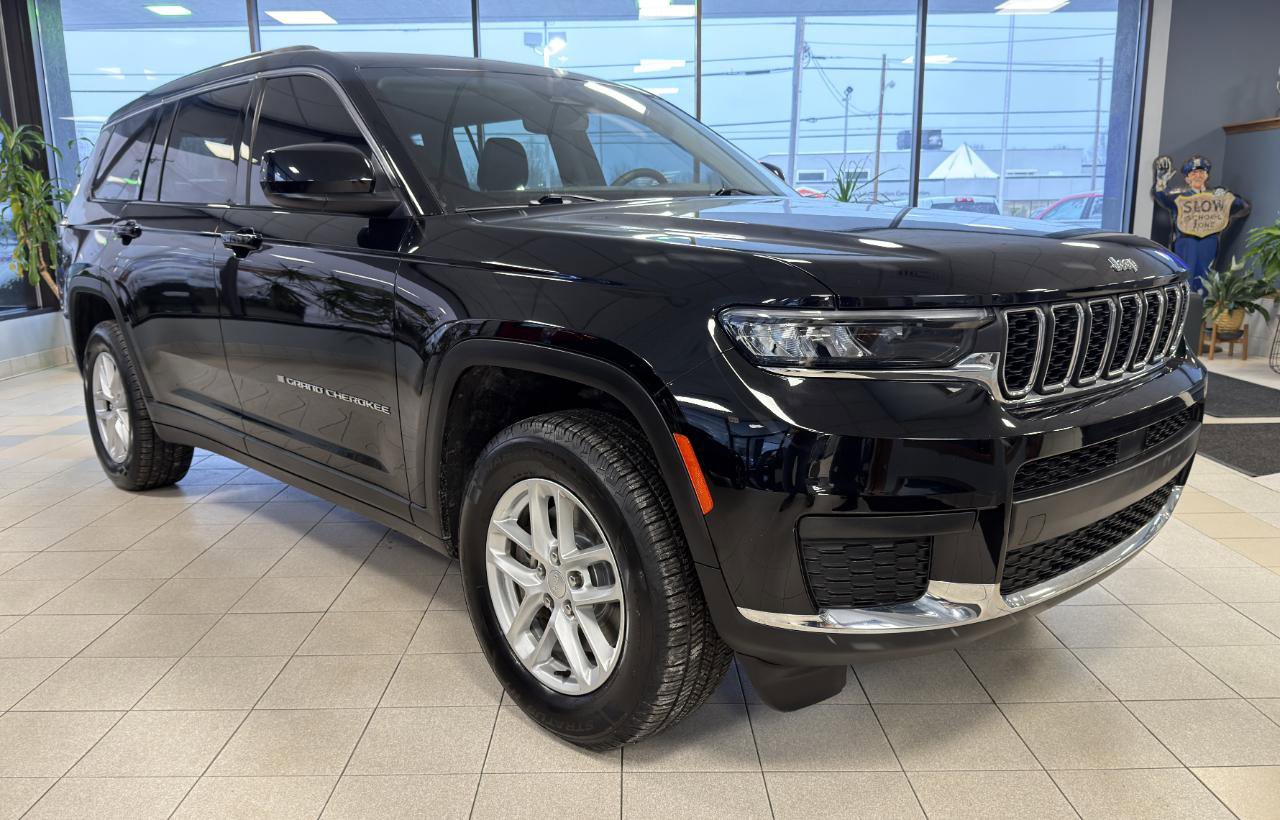 Used 2023 Jeep Grand Cherokee L Laredo w/ Trailer Tow Group (B) image 8