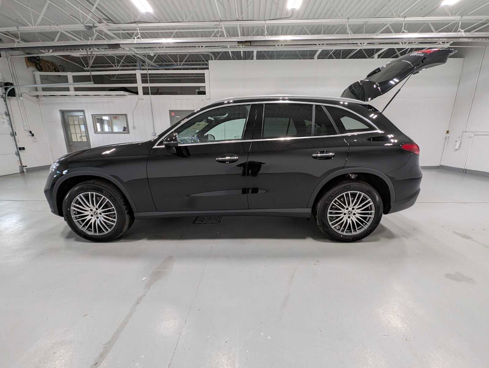 New 2026 Mercedes-Benz GLC 300 GLC 300 image 10