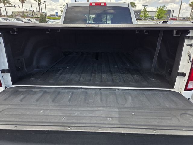 Used 2020 RAM 1500 Classic SLT w/ Luxury Group image 17