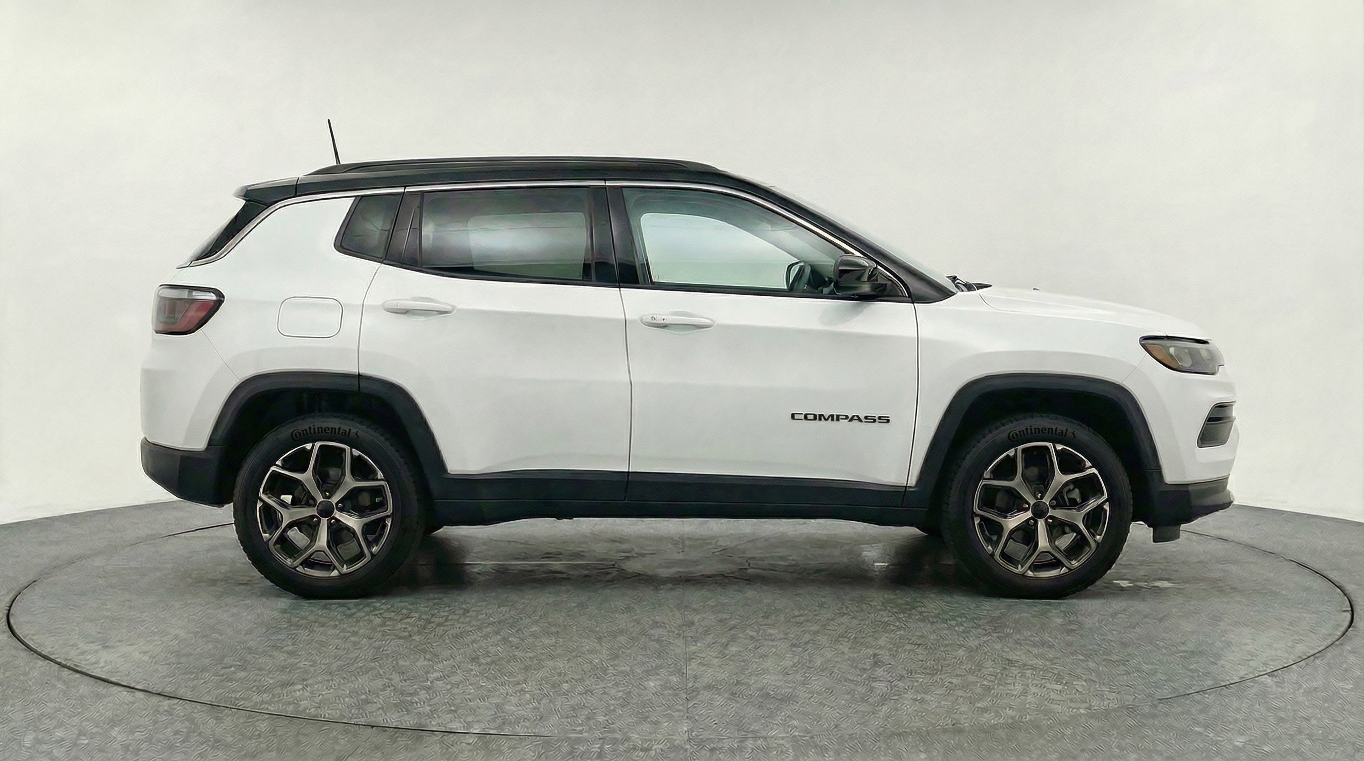 Used 2025 Jeep Compass Limited image 11