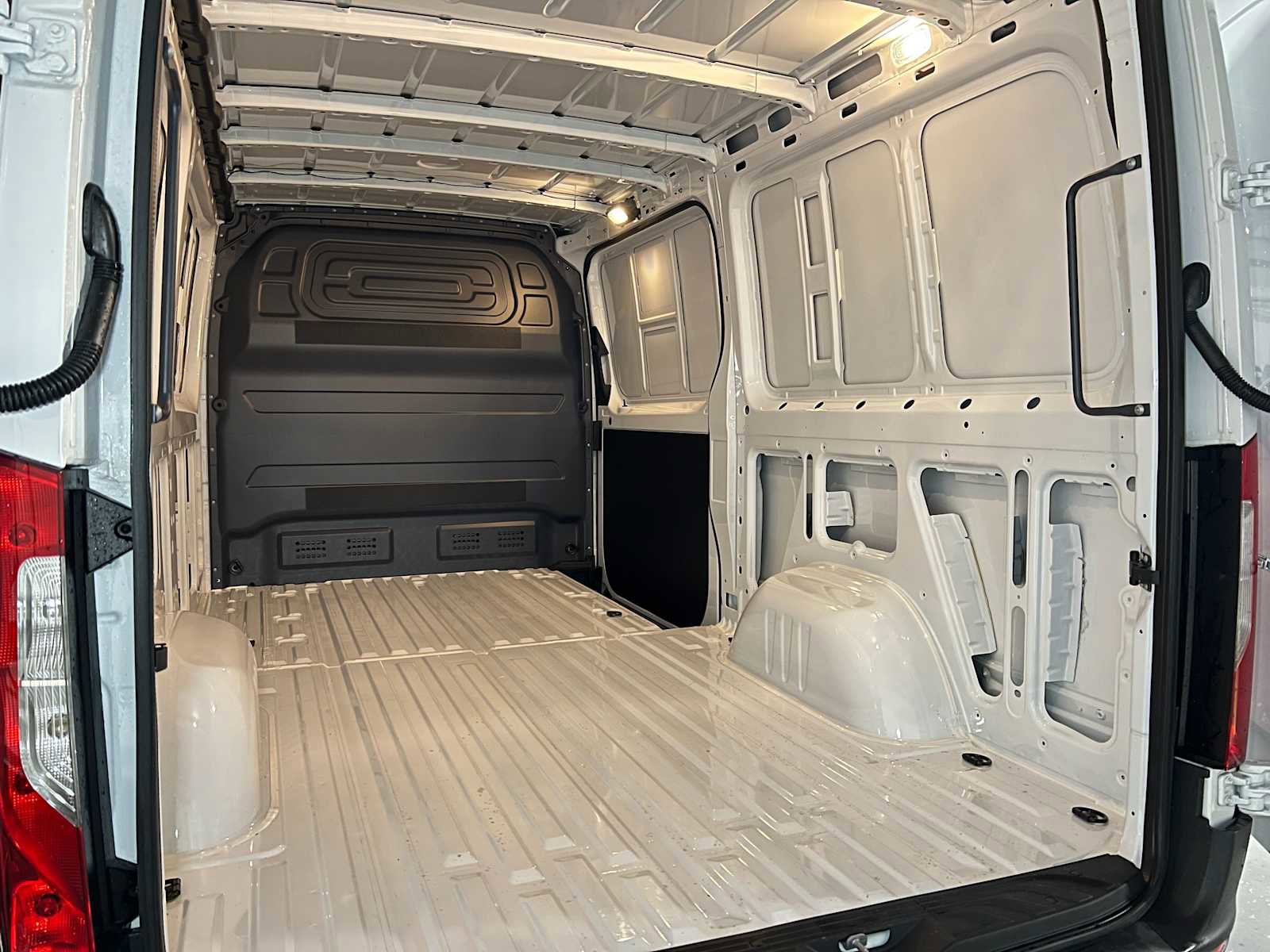 Used 2025 Mercedes-Benz Sprinter 2500 image 18