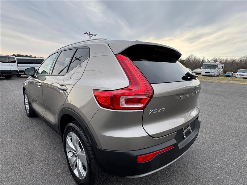 Used 2022 Volvo XC40 T4 Momentum FWD image 15