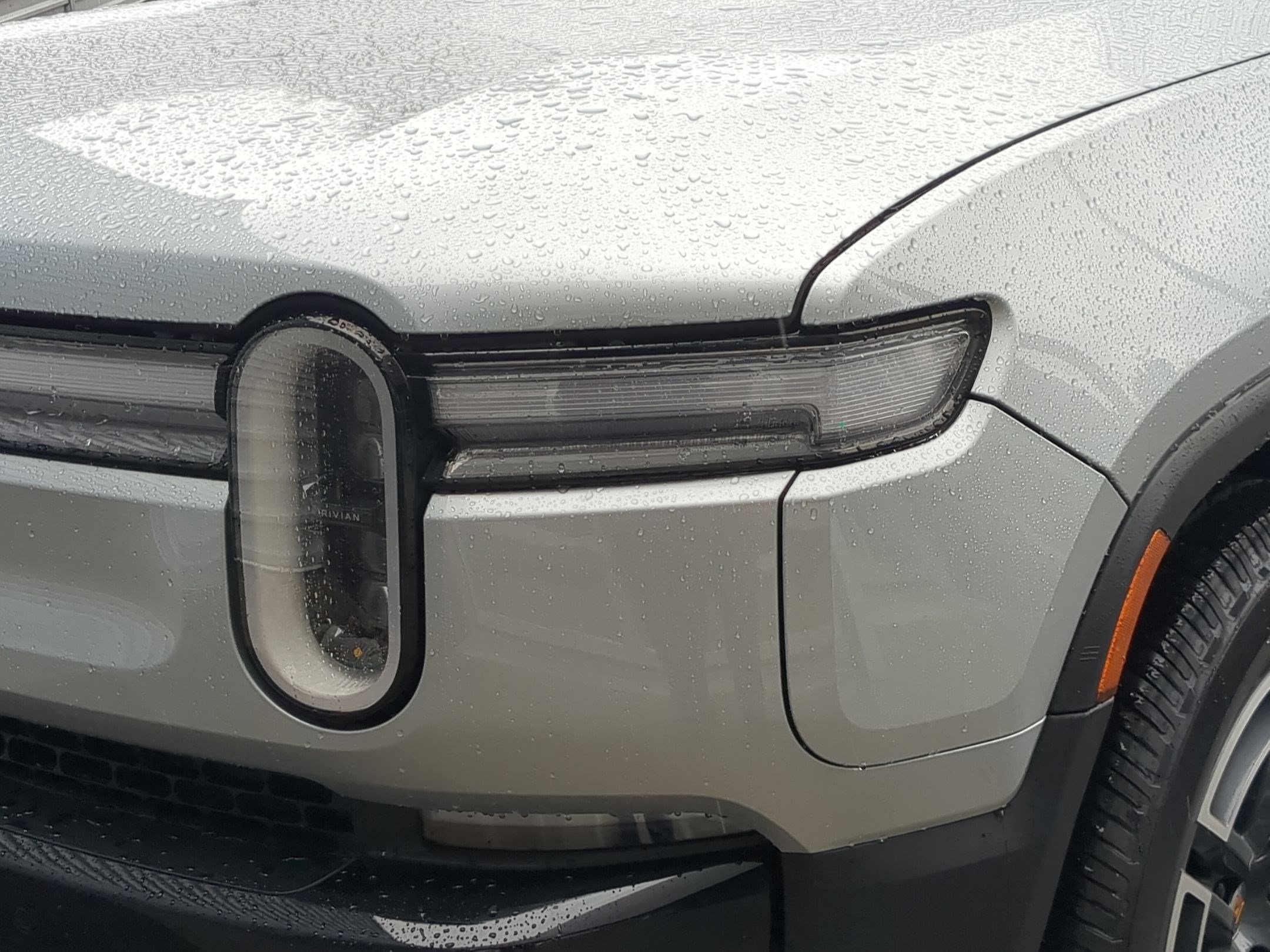 Used 2025 Rivian R1S Adventure Dual AWD/4WD image 9