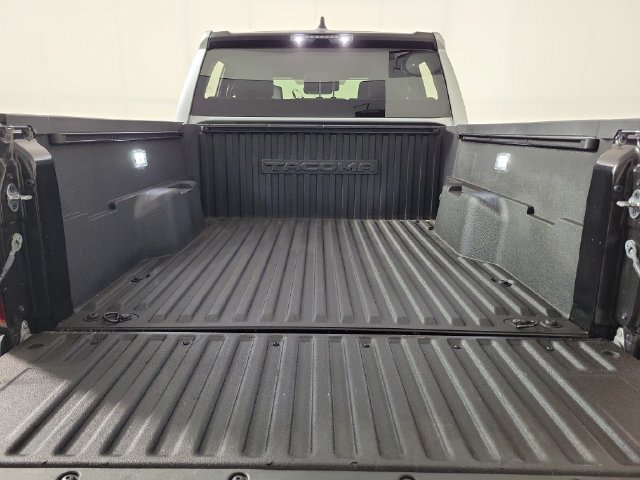 Used 2025 Toyota Tacoma SR5 AWD/4WD image 10