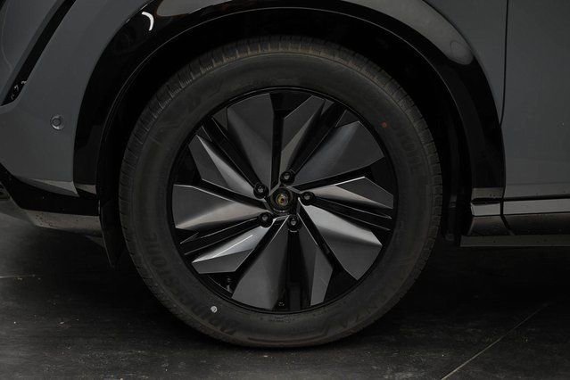 New 2025 Nissan Ariya Platinum image 8