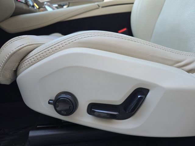 Used 2024 Volvo XC90 T8 Ultimate w/ Lounge Package image 32