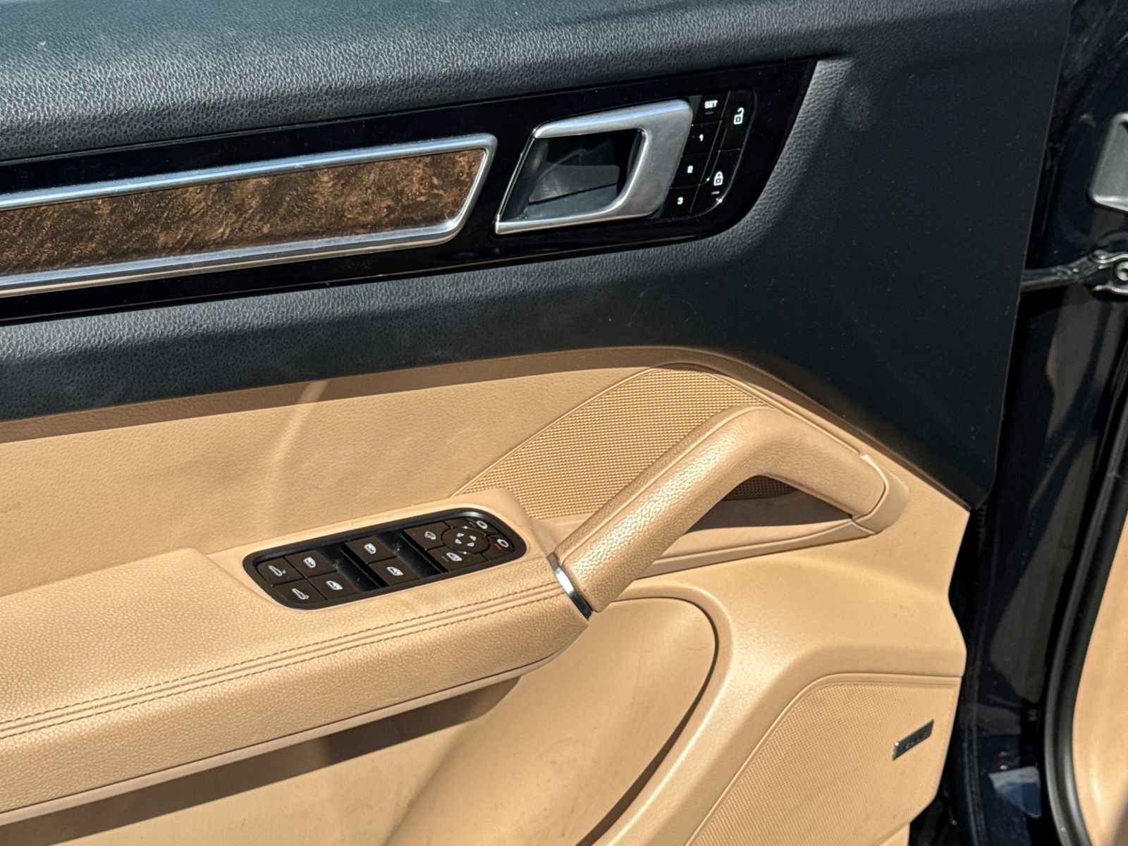 Used 2019 Porsche Cayenne AWD/4WD image 18