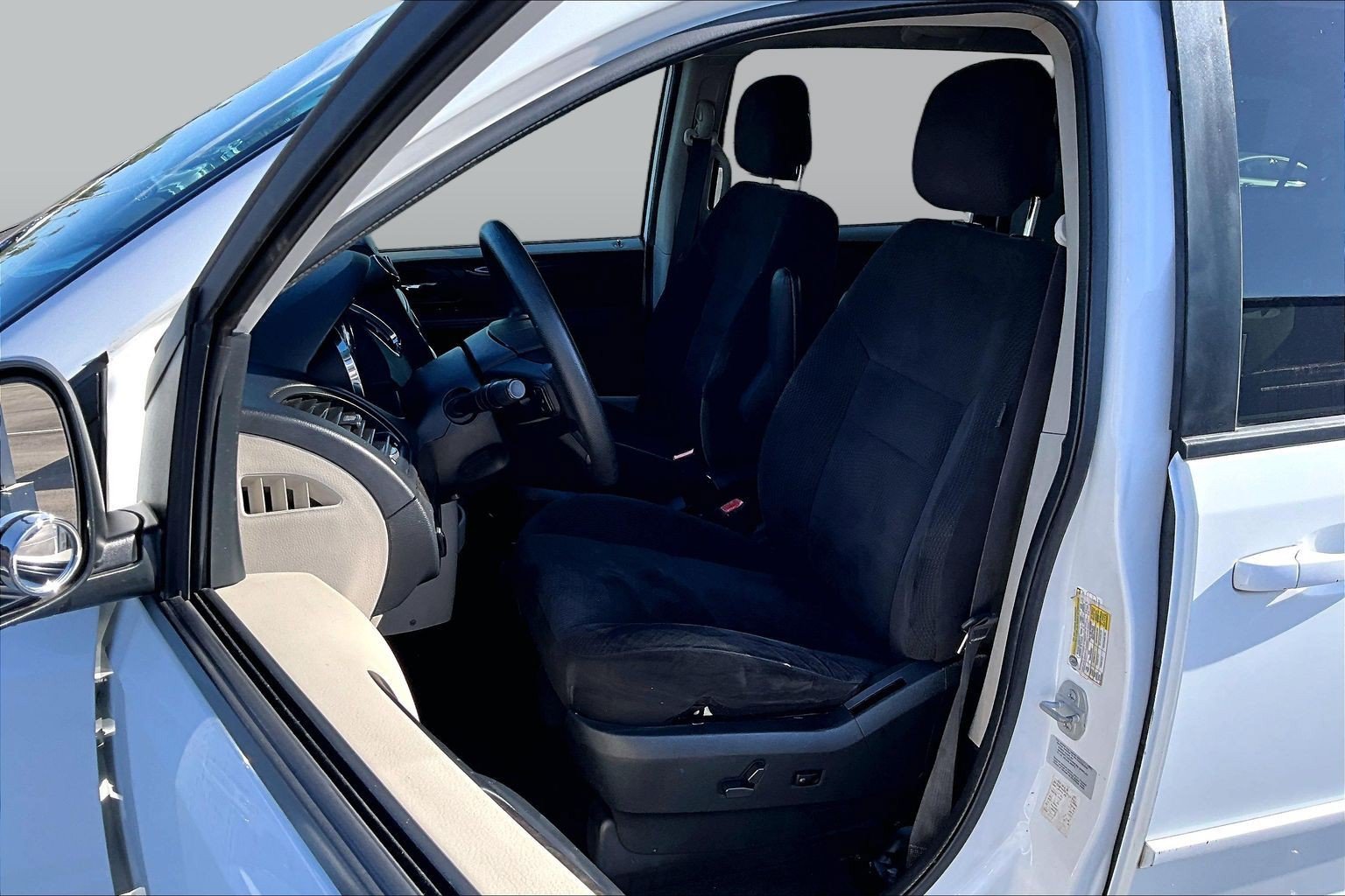 Used 2015 Dodge Grand Caravan SXT FWD image 24