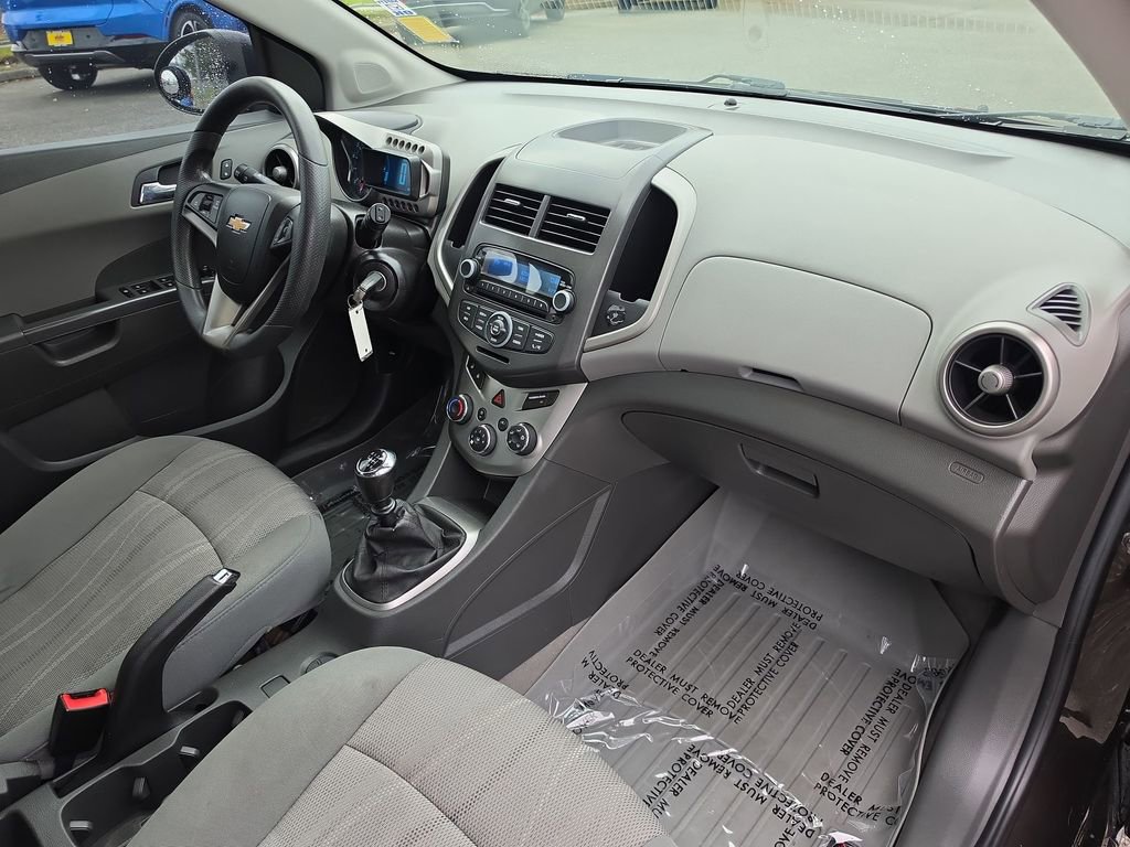 Used 2015 Chevrolet Sonic LT w/ Fun and Sun Package image 29