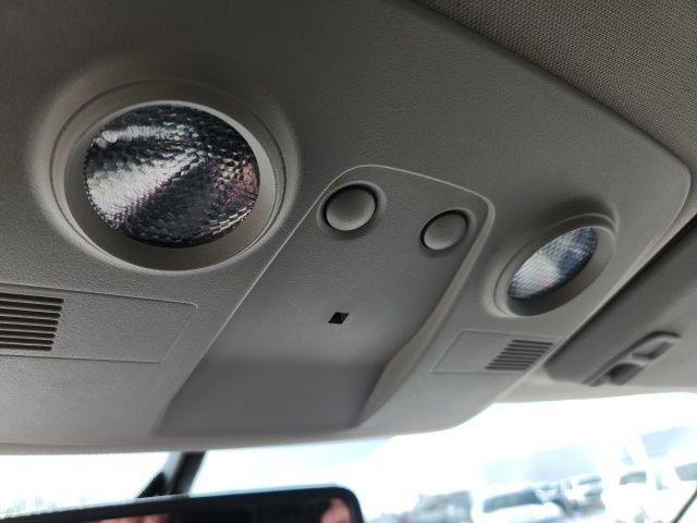 Used 2010 Chevrolet Traverse LT FWD image 17