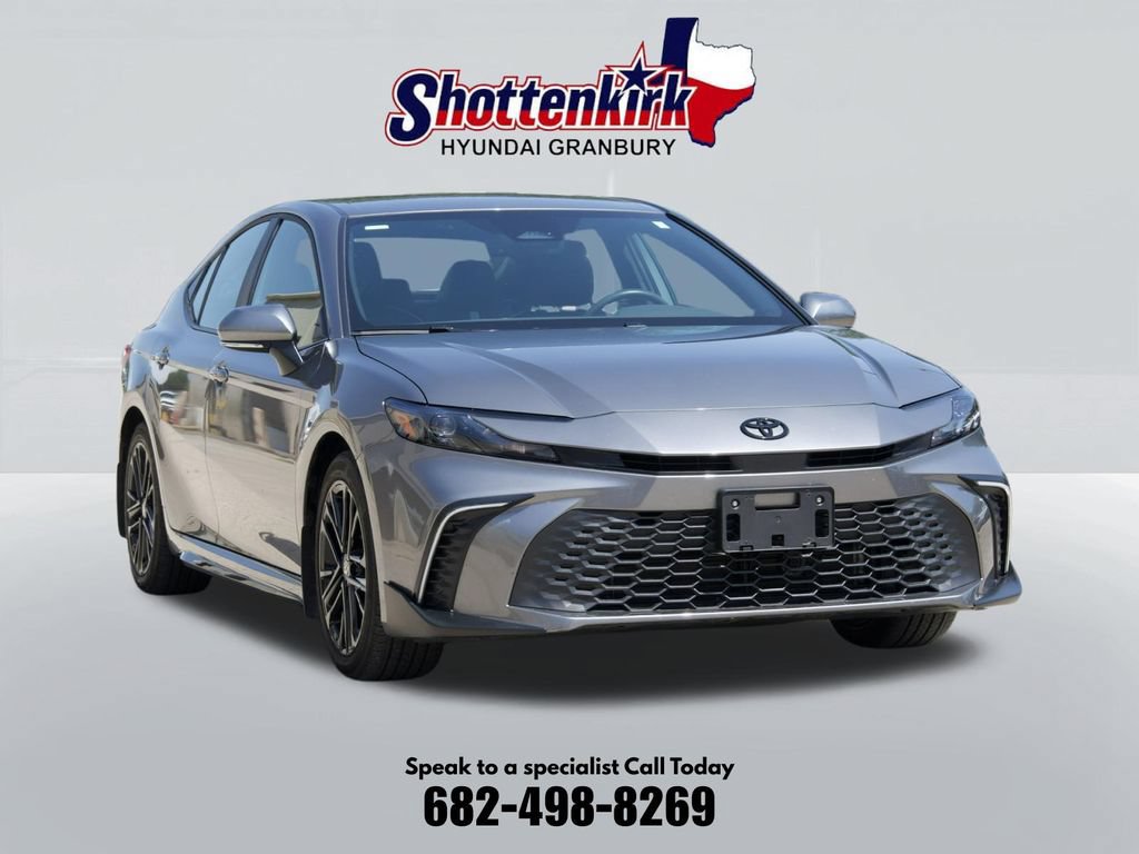 Used 2026 Toyota Camry Hybrid FWD image 3