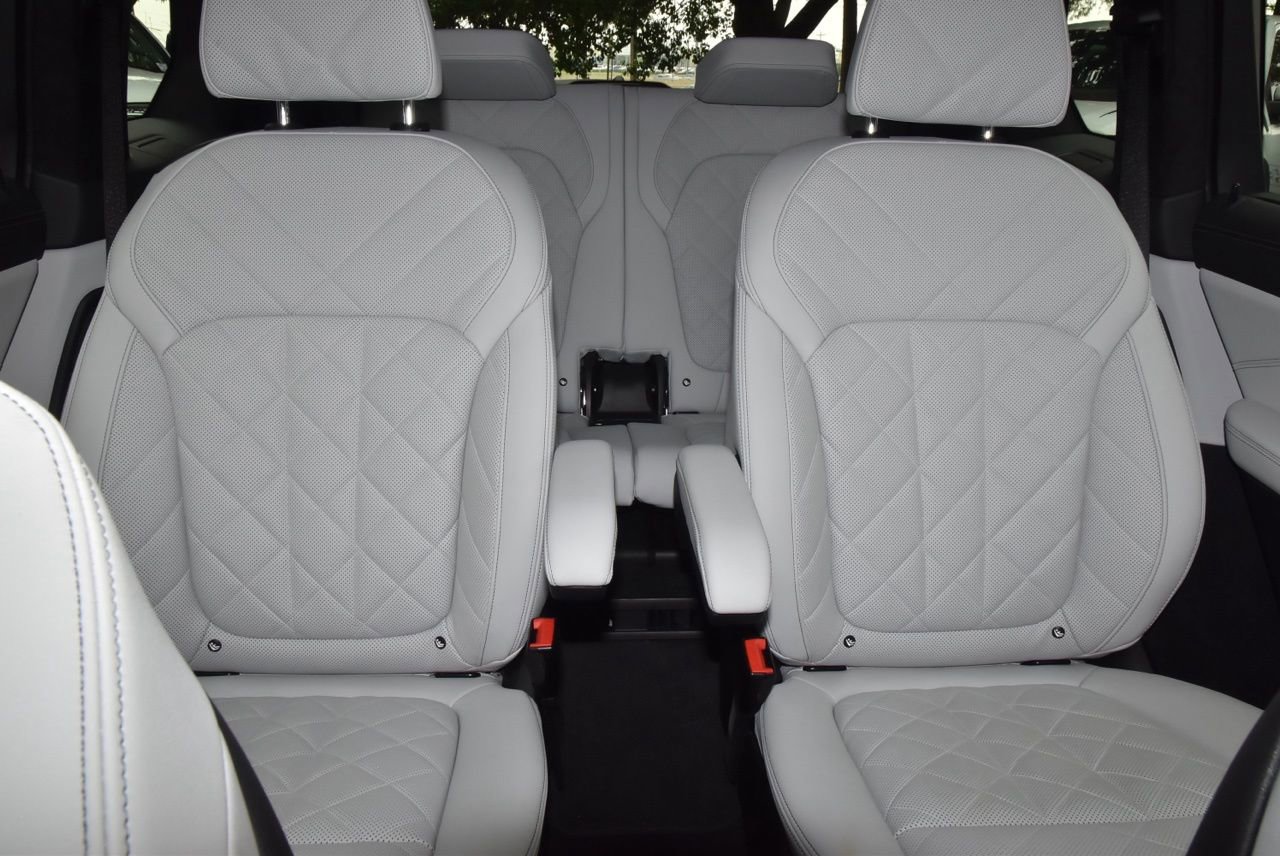 Used 2025 BMW X7 xDrive40i w/ Premium Package AWD/4WD image 21