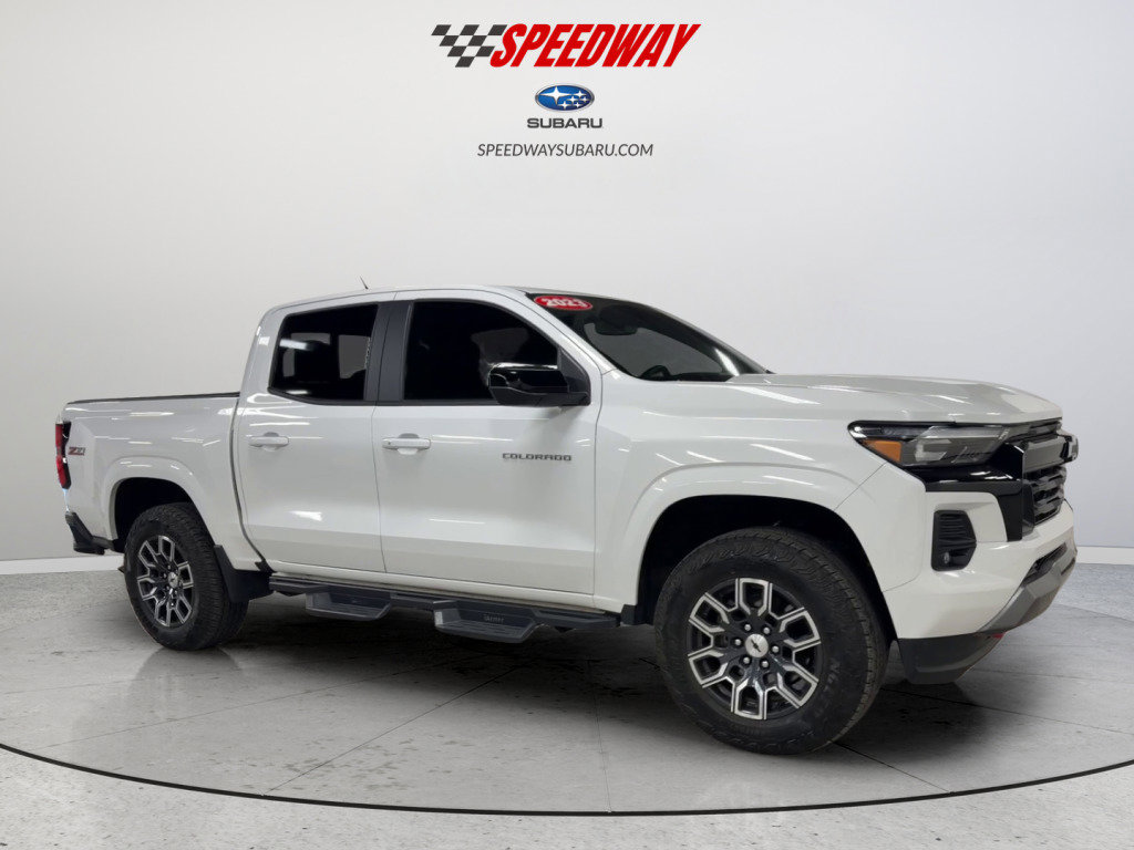 Used 2023 Chevrolet Colorado Z71 w/ Z71 Convenience Package 2 AWD/4WD image 3