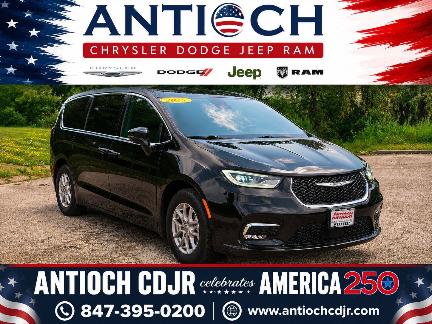 Used 2025 Chrysler Pacifica Select FWD image 1