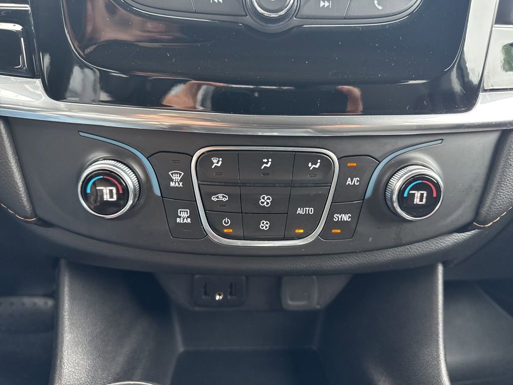 Used 2020 Chevrolet Traverse LT FWD image 23