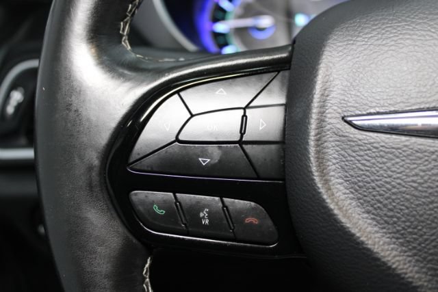 Used 2019 Chrysler Pacifica Touring-L w/ S Appearance Package FWD image 16