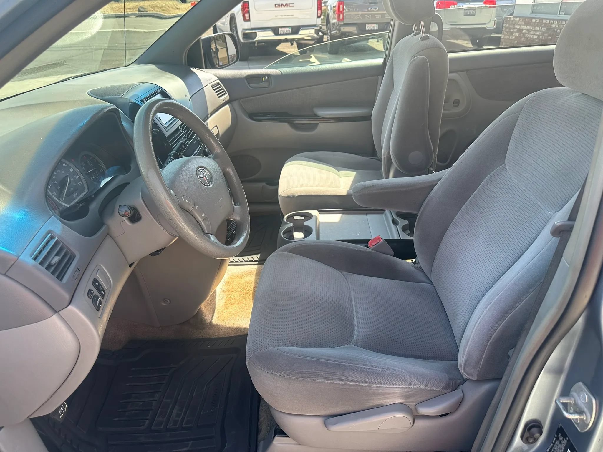 Used 2005 Toyota Sienna LE w/ LE Pkg 3 FWD image 33