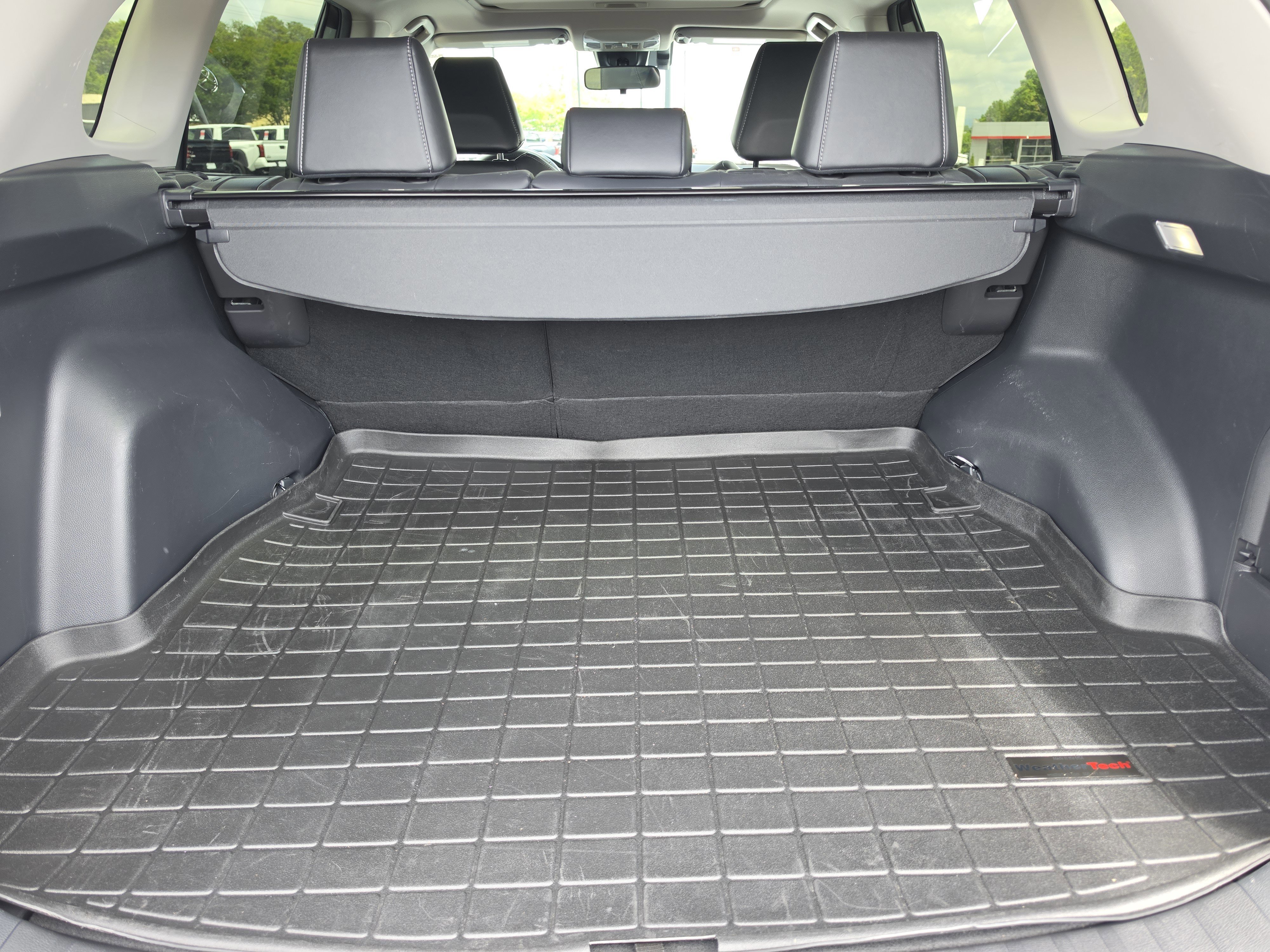 Used 2022 Toyota RAV4 XLE Premium AWD/4WD image 11