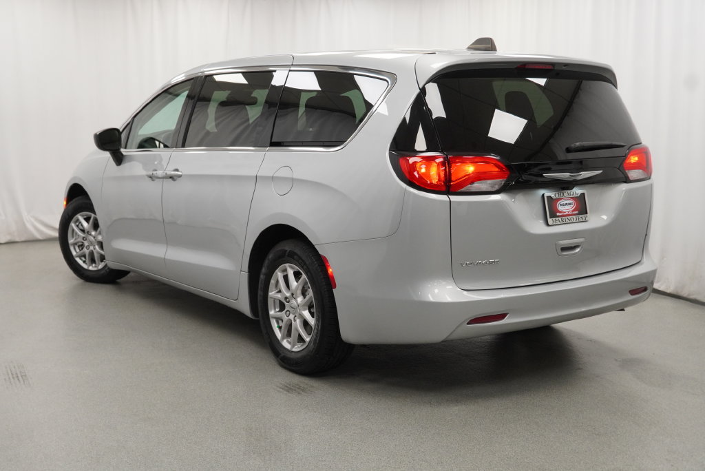 Used 2024 Chrysler Voyager LX FWD image 18