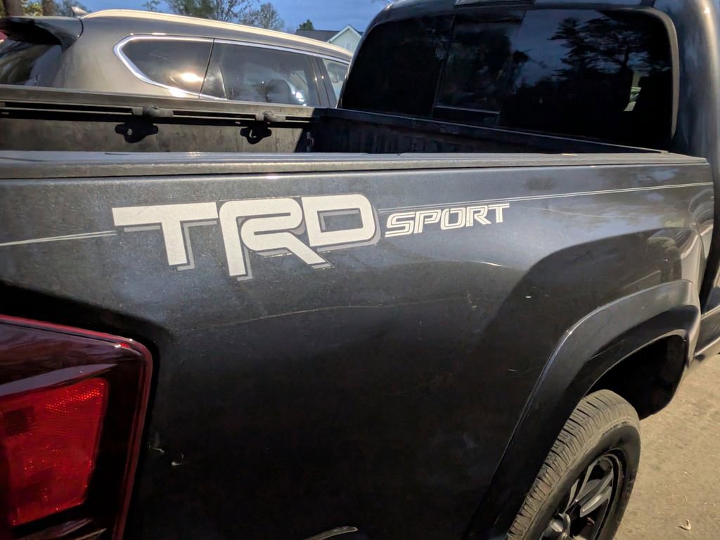 Used 2019 Toyota Tacoma TRD Sport w/ Technology Package image 8