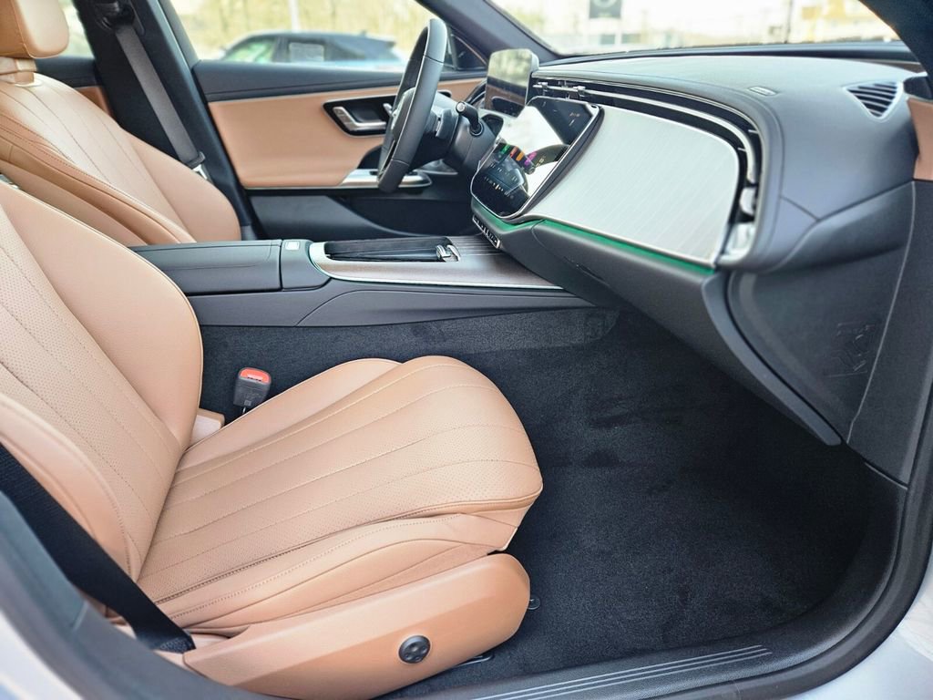 New 2026 Mercedes-Benz E 450 4MATIC Sedan image 11