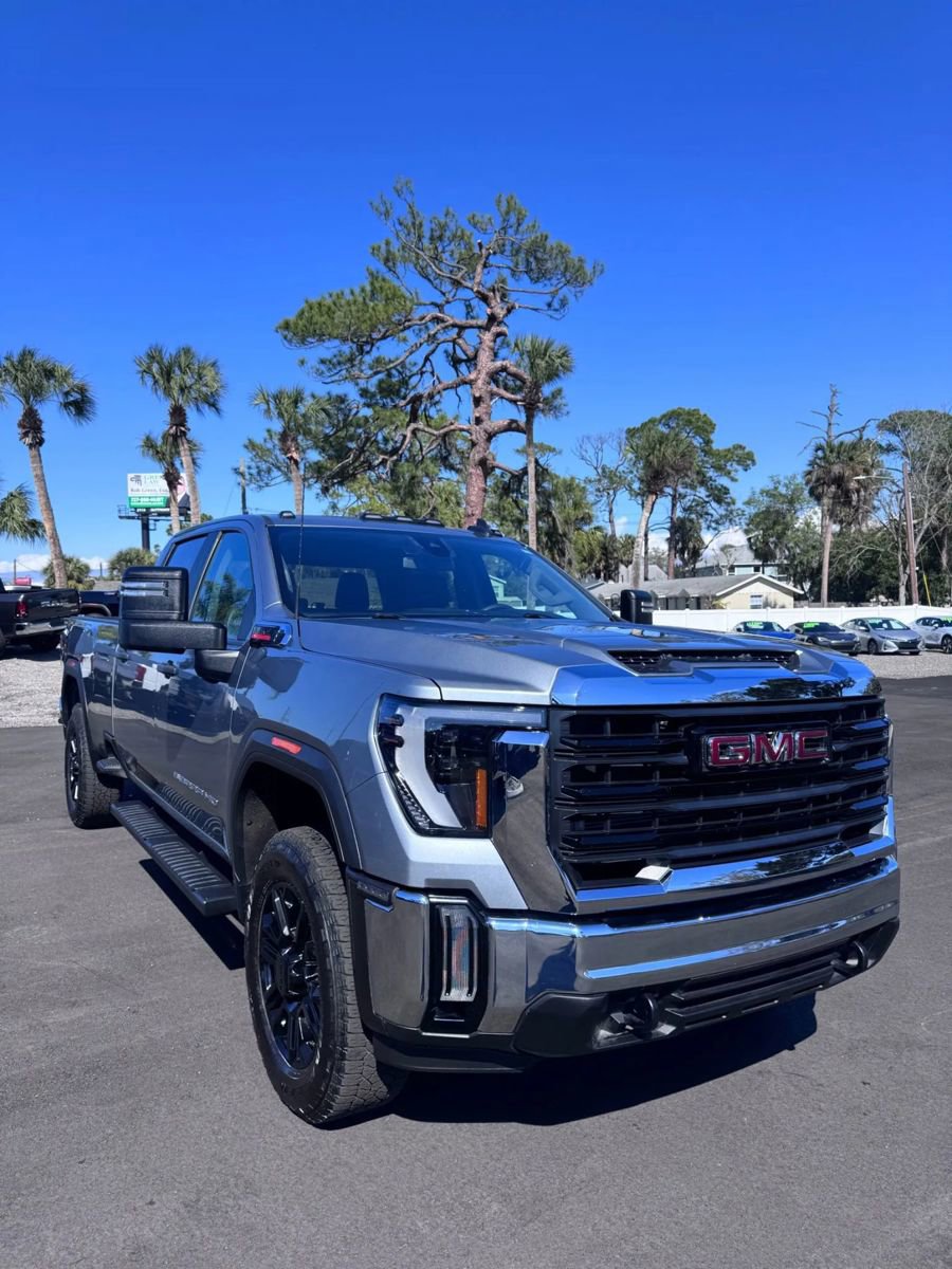 Used 2024 GMC Sierra 2500 Pro w/ Convenience Package image 3