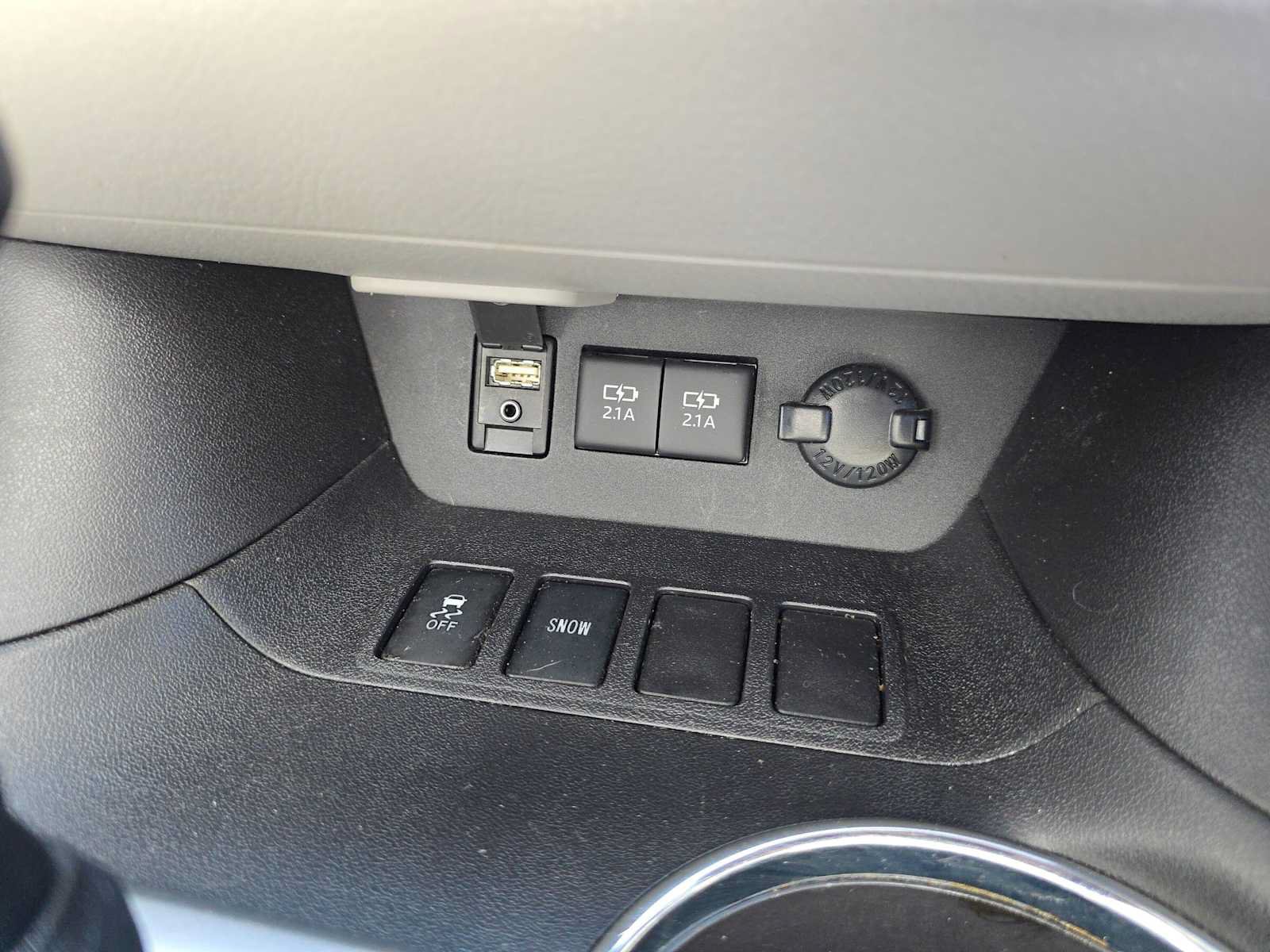 Used 2018 Toyota Highlander LE FWD image 33