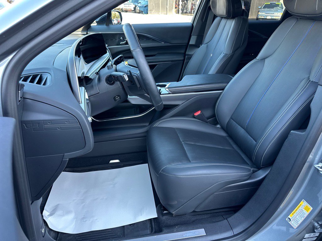 Used 2024 Cadillac Lyriq Luxury image 18
