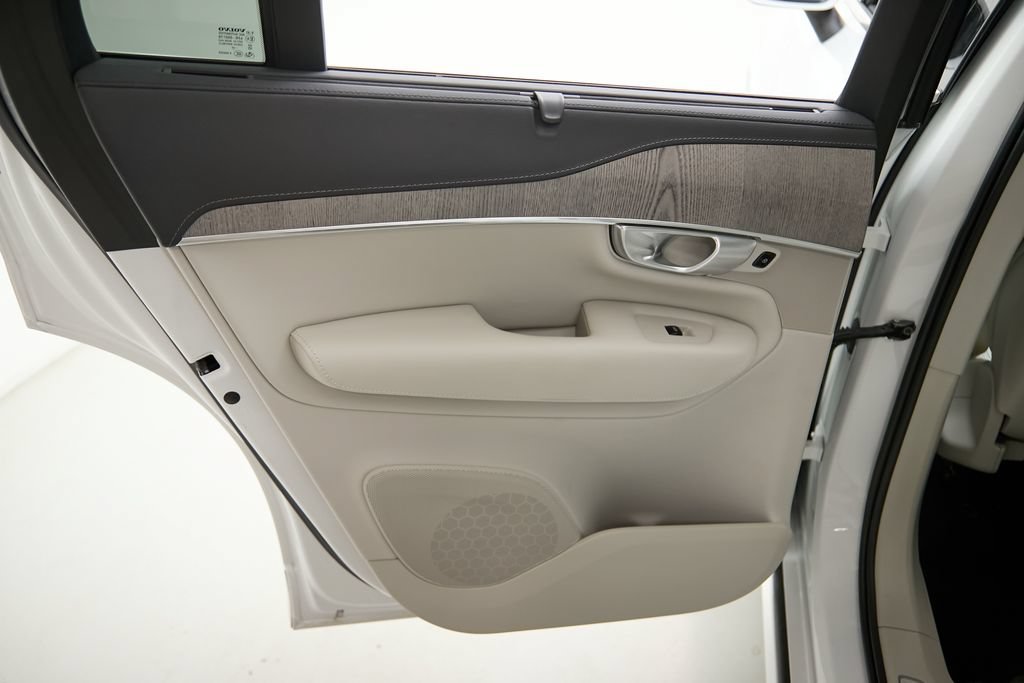 Certified 2024 Volvo XC90 B6 Ultimate w/ Protection Package Premier AWD/4WD image 19