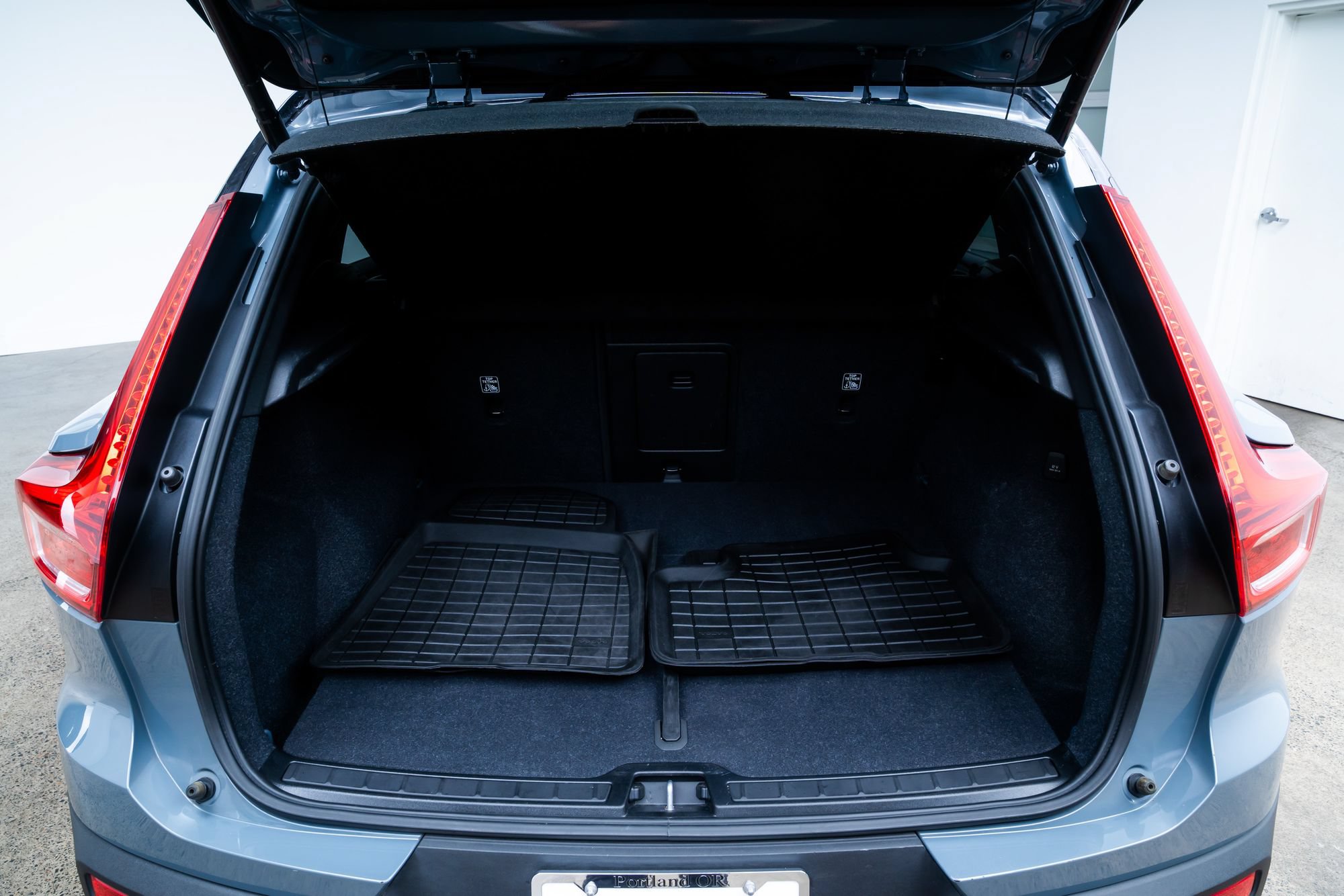 Used 2023 Volvo XC40 Recharge Ultimate w/ Protection Package Premier AWD/4WD image 7
