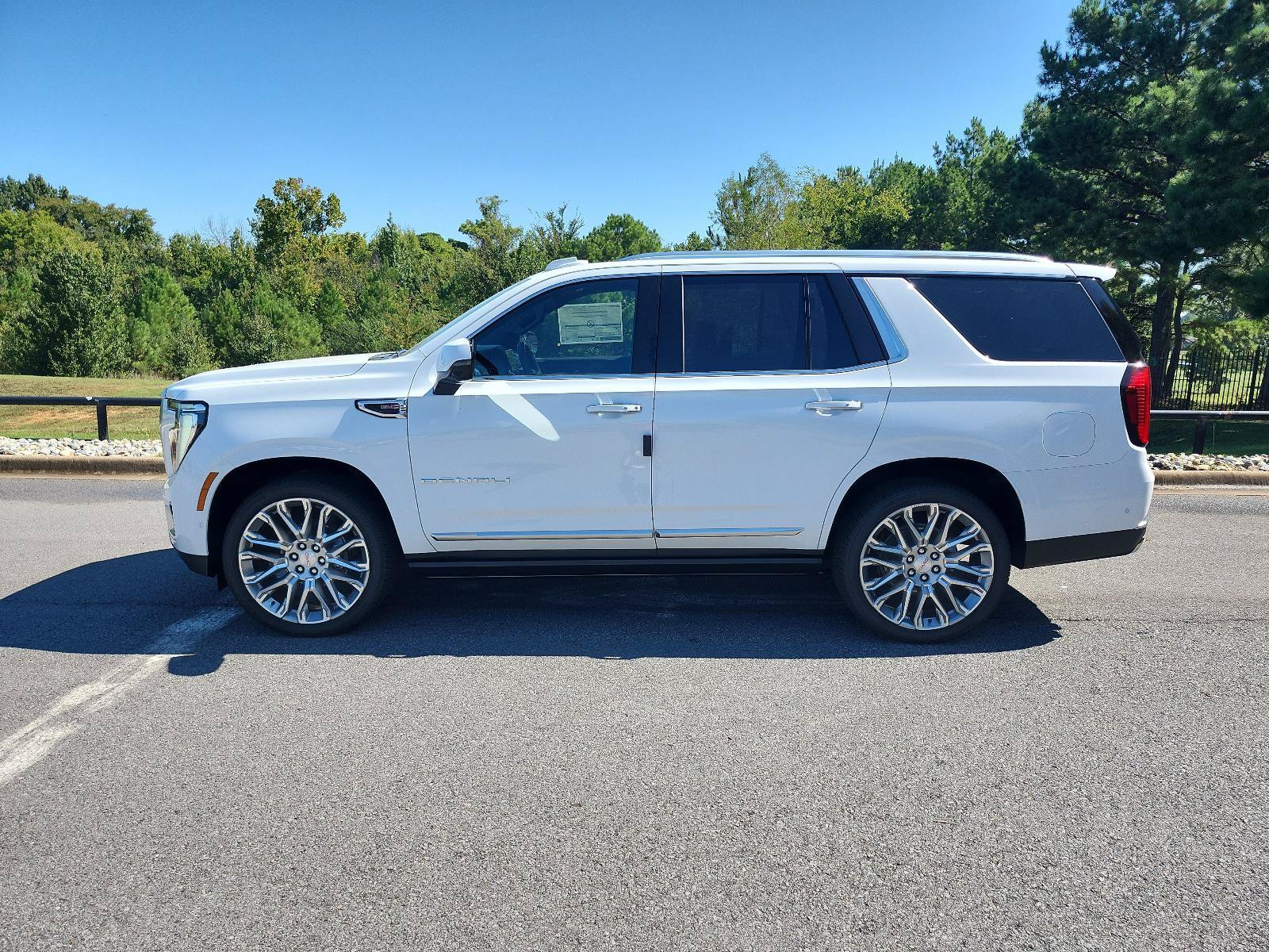 New 2027 GMC Yukon Denali w/ Denali Reserve Package AWD/4WD image 2