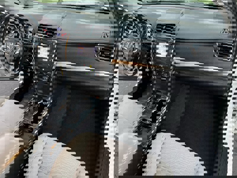 Used 2017 Toyota Camry SE image 34