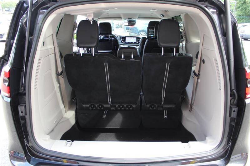 Used 2022 Chrysler Pacifica Touring-L w/ Uconnect Theater Family Group AWD/4WD image 28