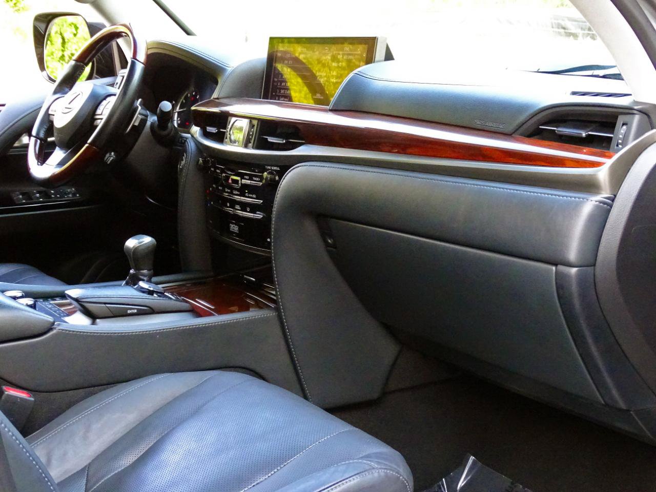 Used 2019 Lexus LX 570 4WD w/ Luxury Package image 38