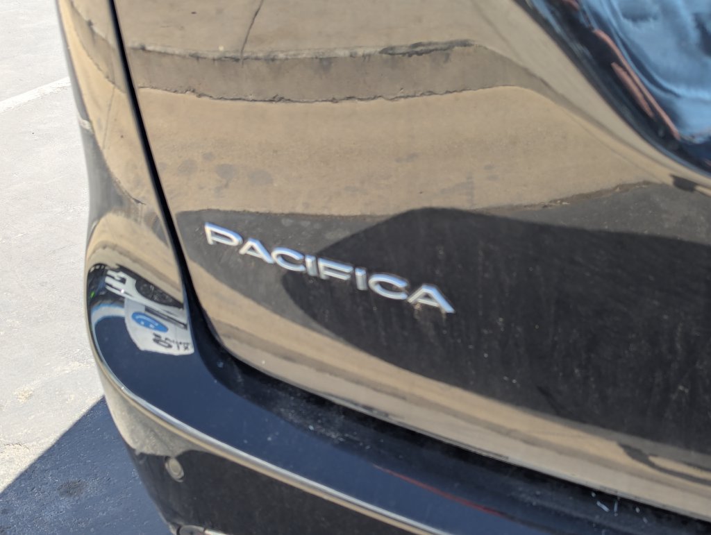 Used 2023 Chrysler Pacifica Touring-L FWD image 5