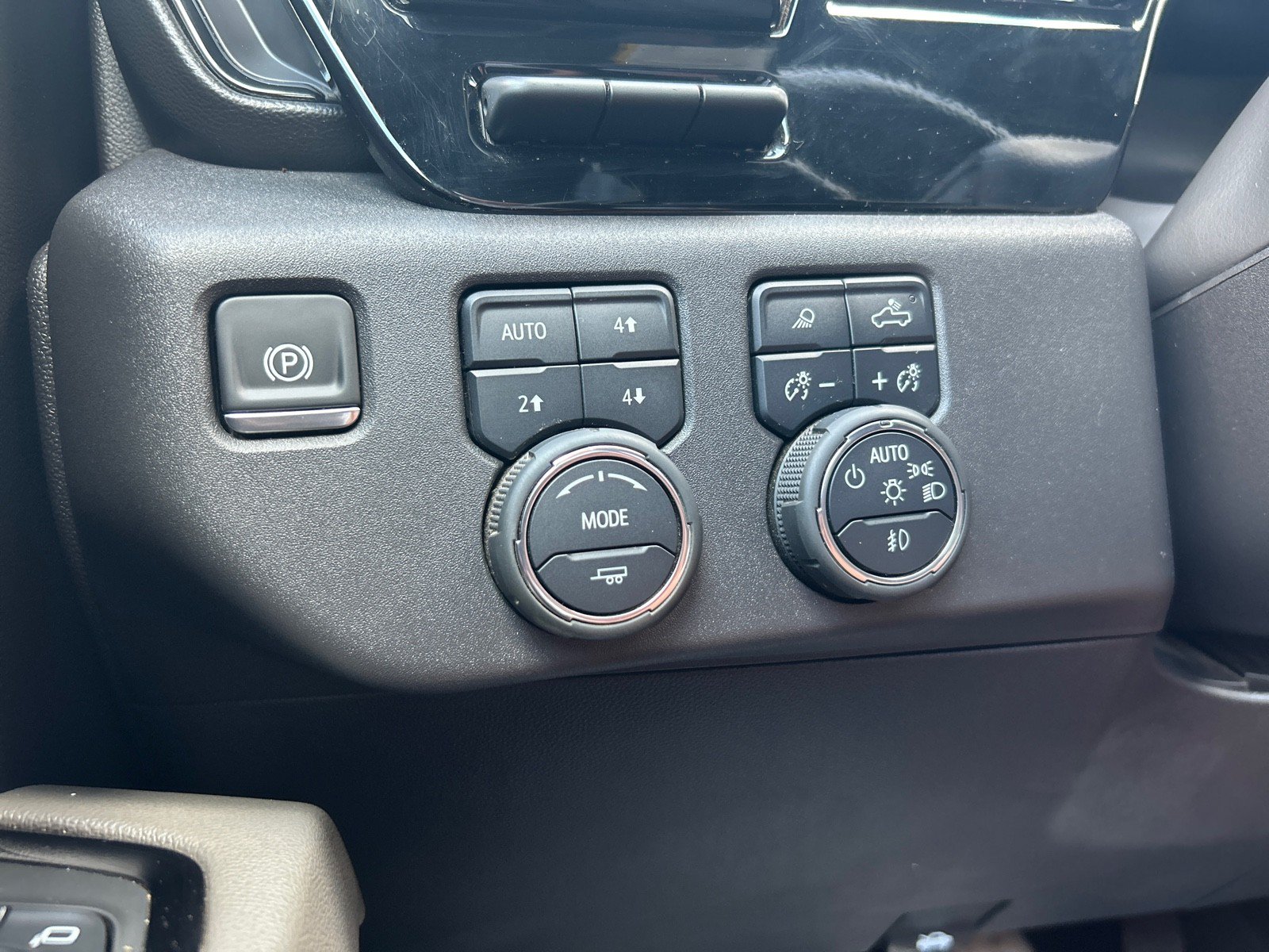 Used 2024 Chevrolet Silverado 1500 ZR2 w/ Technology Package AWD/4WD image 17