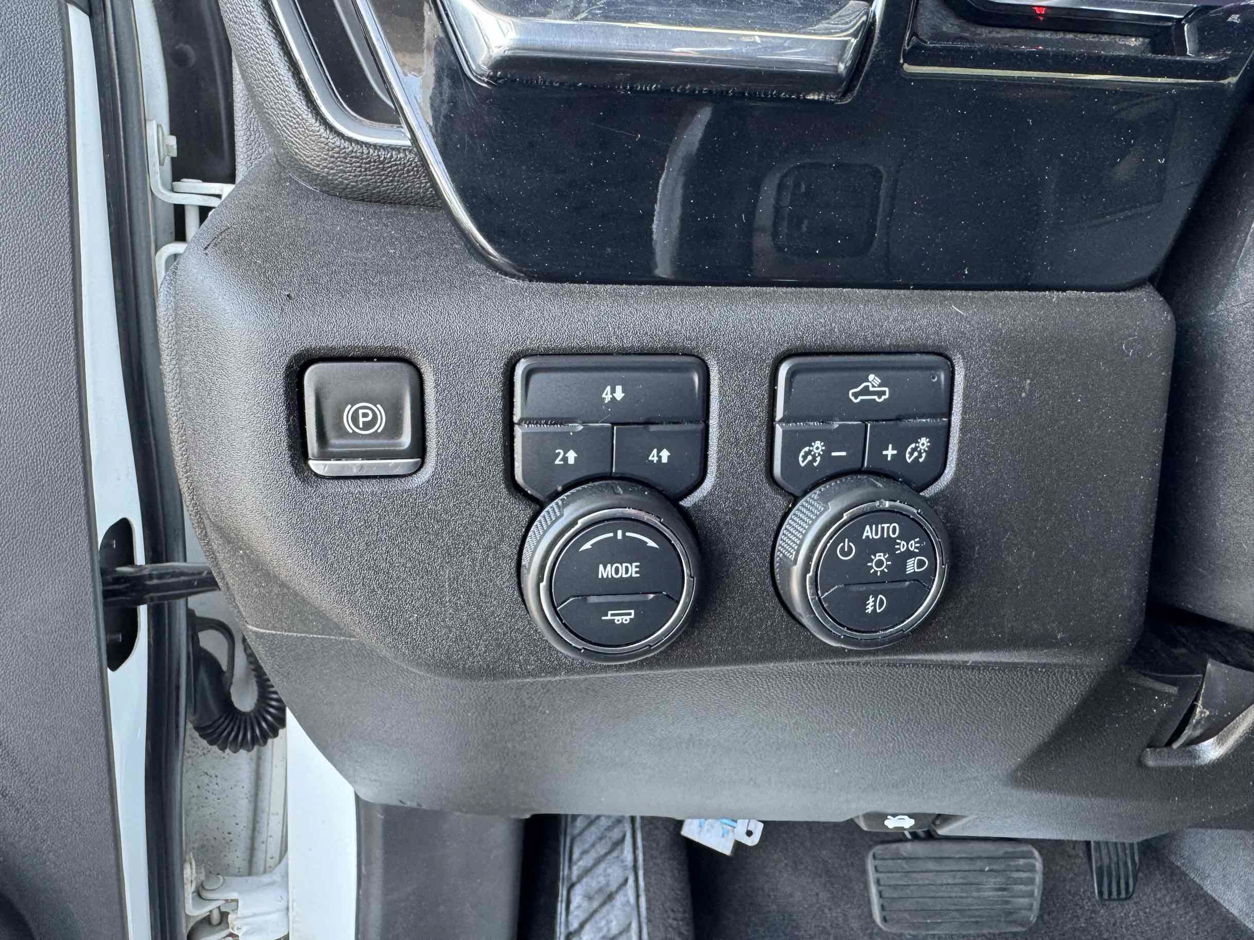 Used 2024 Chevrolet Silverado 2500 LT AWD/4WD image 16