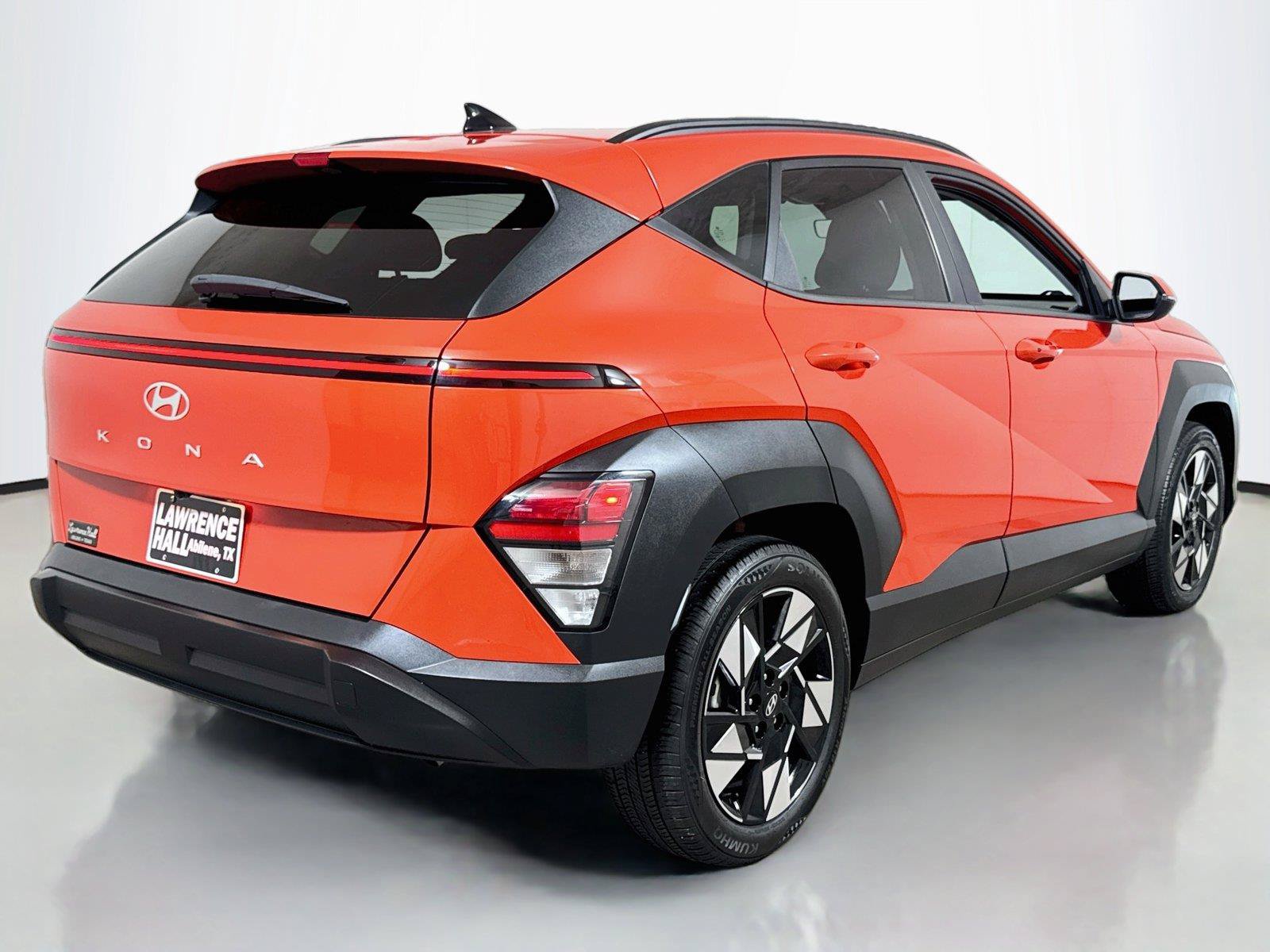 Used 2025 Hyundai Kona SEL FWD image 4