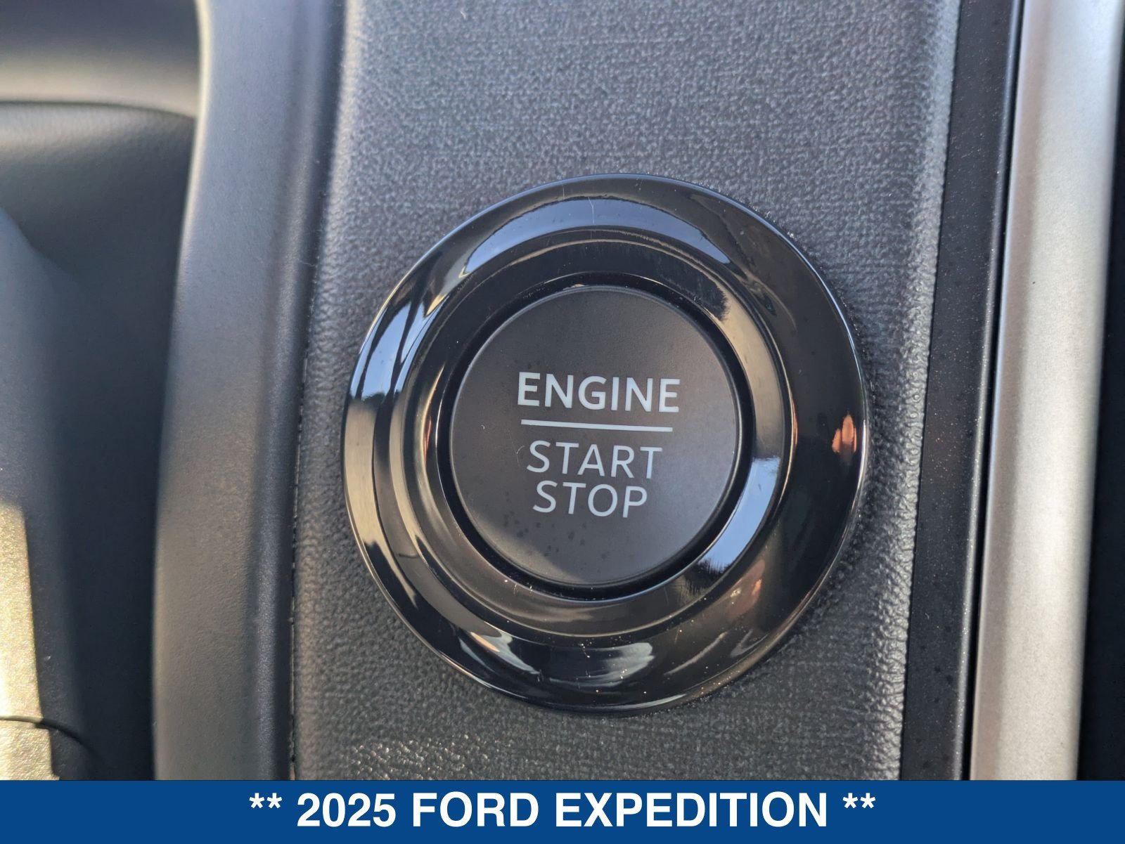 Used 2025 Ford Expedition Active AWD/4WD image 40
