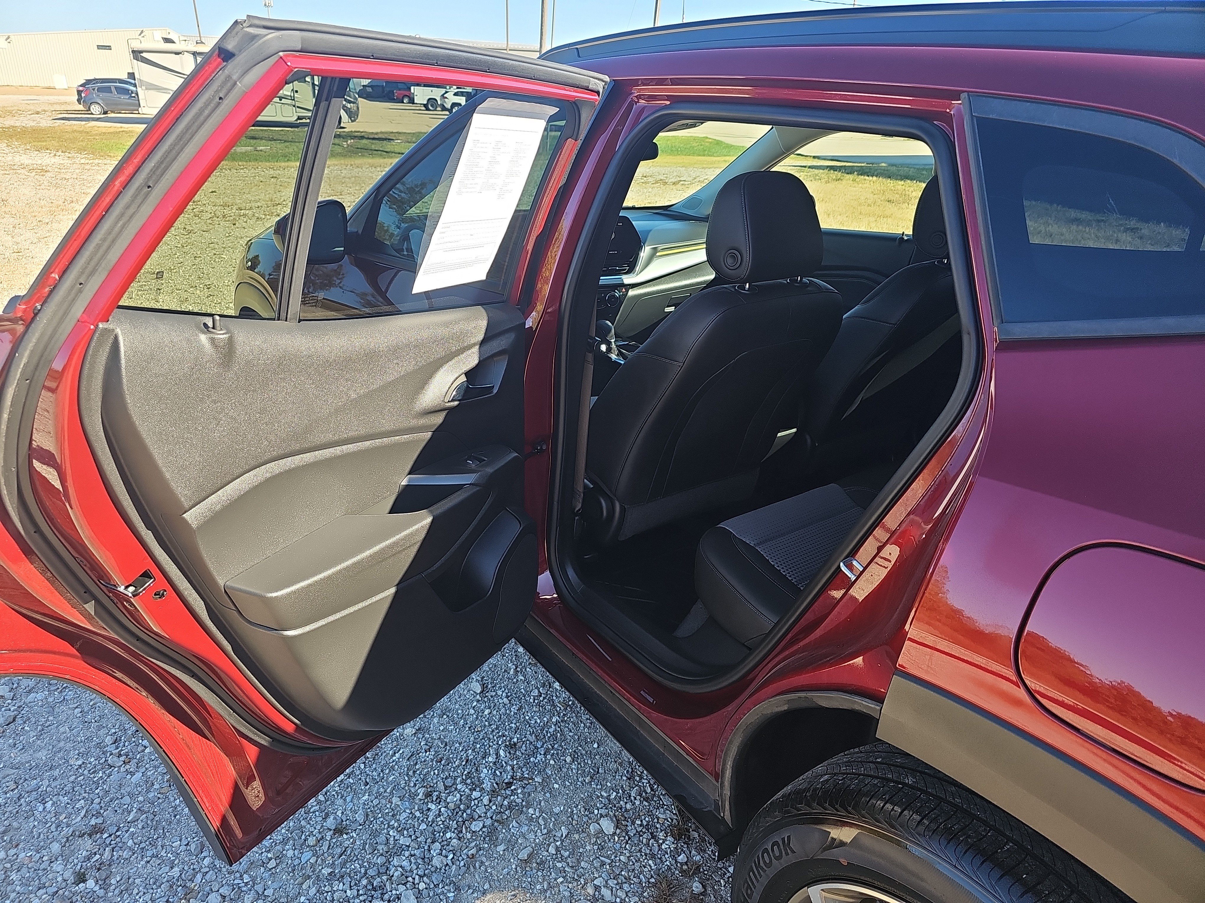 Used 2024 Chevrolet Trax LT w/ Sunroof Package FWD image 12