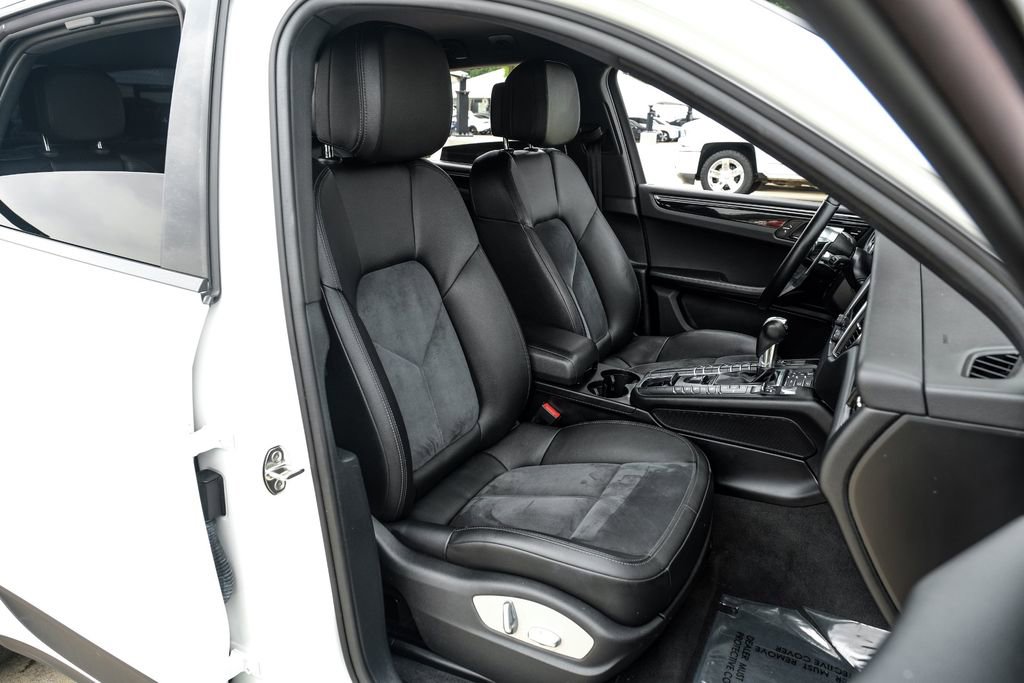Used 2018 Porsche Macan AWD/4WD image 40