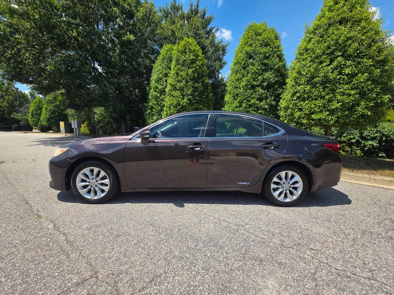 Used 2013 Lexus ES 300h w/ Premium Pkg FWD image 2