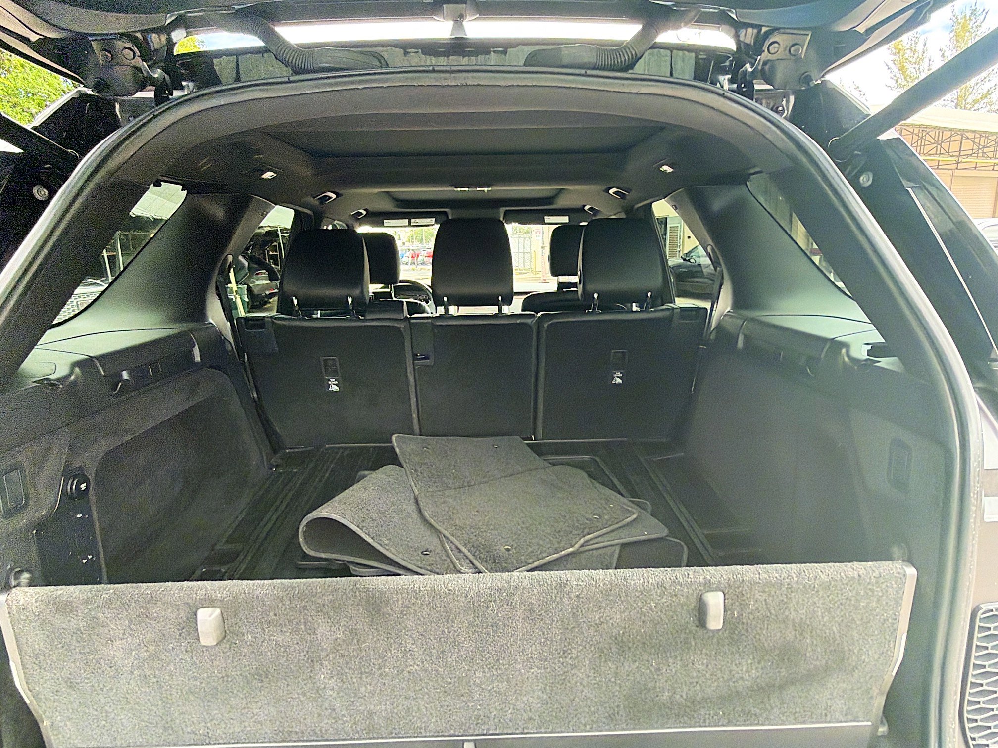 Used 2018 Land Rover Discovery HSE image 27