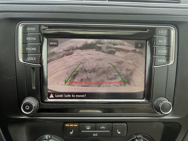 Used 2017 Volkswagen Jetta SE image 16