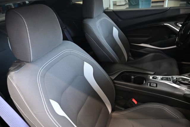 Used 2016 Chevrolet Camaro LT RWD image 10