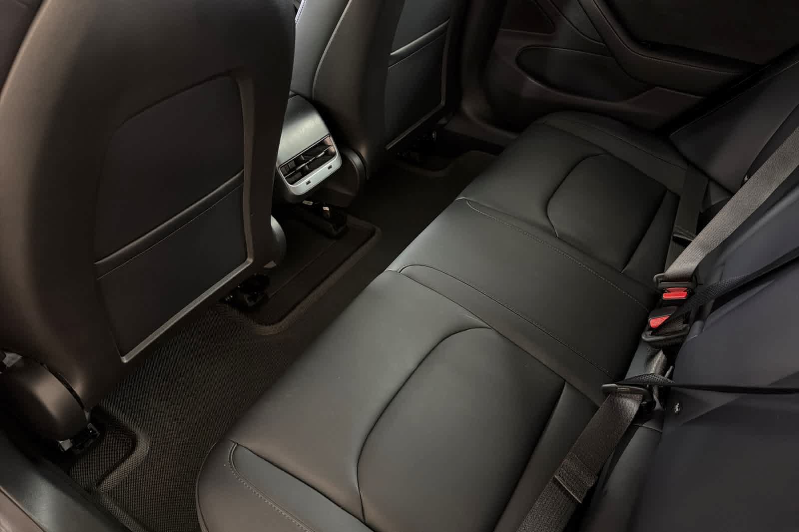 Used 2018 Tesla Model 3 Long Range RWD image 4
