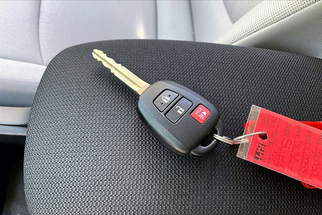 Used 2023 Toyota Corolla Cross L image 34