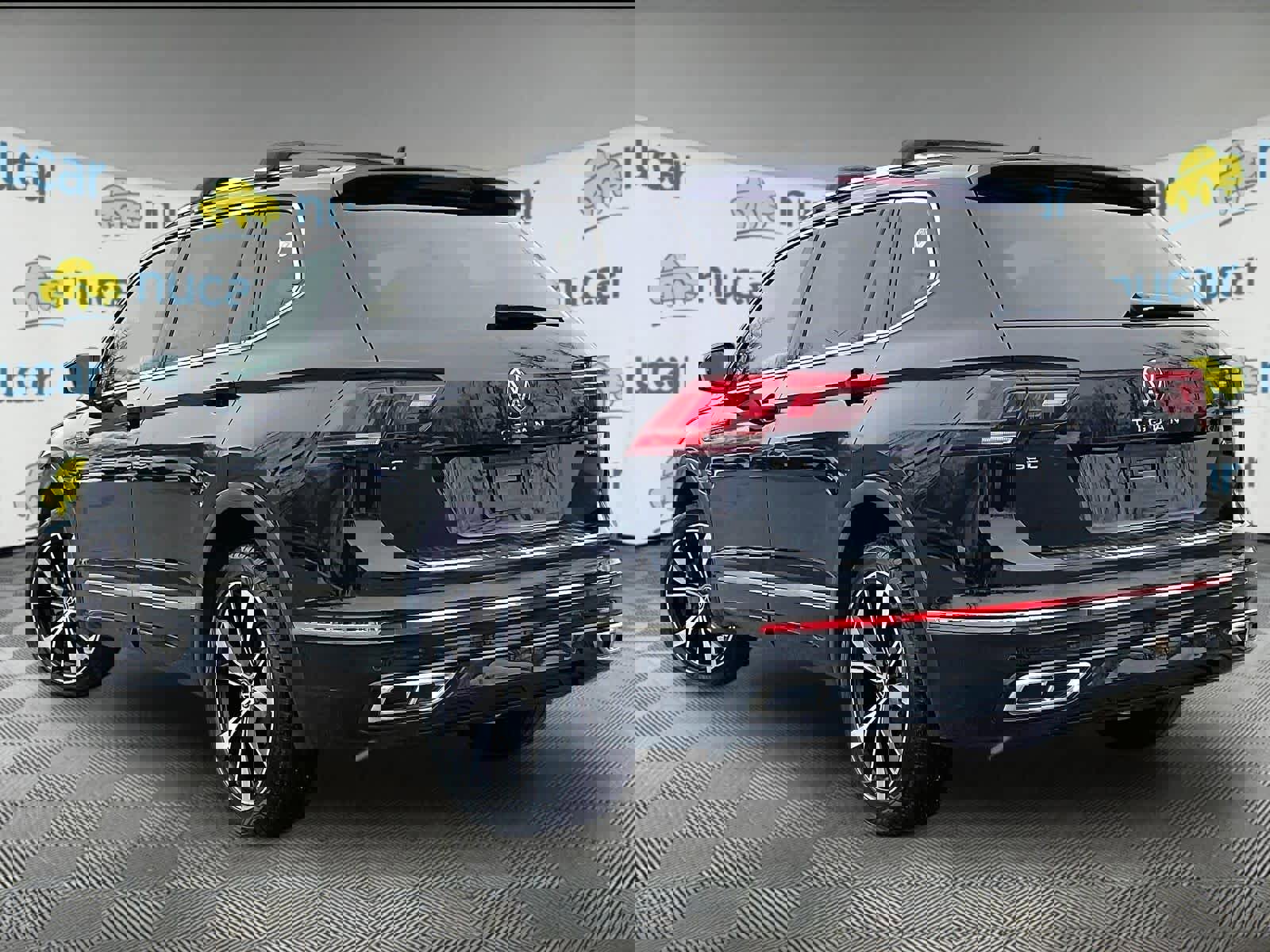 Used 2022 Volkswagen Tiguan SEL R-Line image 4